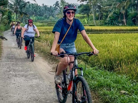 Bali Downhilll Cycling, Marigold Farm, Rice Field & Temple