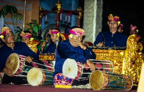 Balinese Art as a Bridge Between Local Life and Tourists