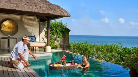 Discover Bali’s Most Stunning Floating Breakfast Experiences With Ocean View