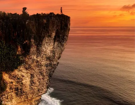 Chasing the Golden Hour: The 5 Best Sunset Spots in Uluwatu, Bali