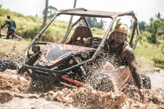 Aventure Buggy à Bali : Sentiers Boueux et Baignade en Rivière (Tout Compris)