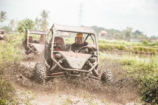 Aventure Buggy à Bali : Sentiers Boueux et Baignade en Rivière (Tout Compris)